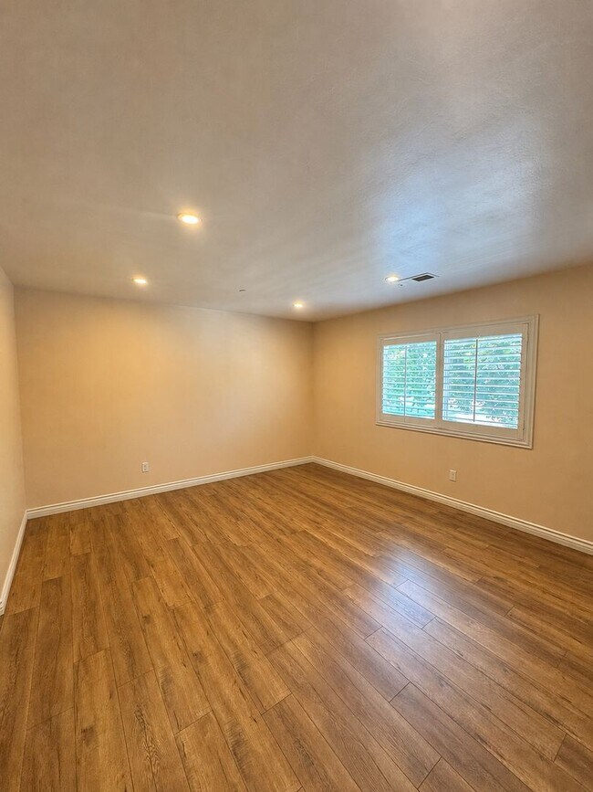 Building Photo - Coming Soon!