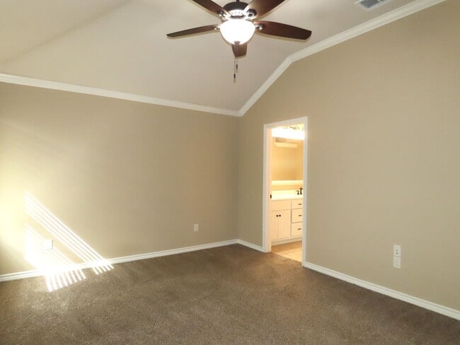 Building Photo - Coming Soon!! Lindale, Gorgeous 4 Bedroom, 2 Bath Home!