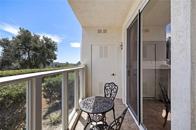 Building Photo - 30902 Clubhouse Drive