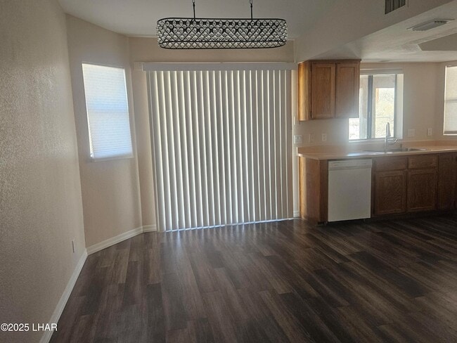 Building Photo - 3633 Desert Garden Dr