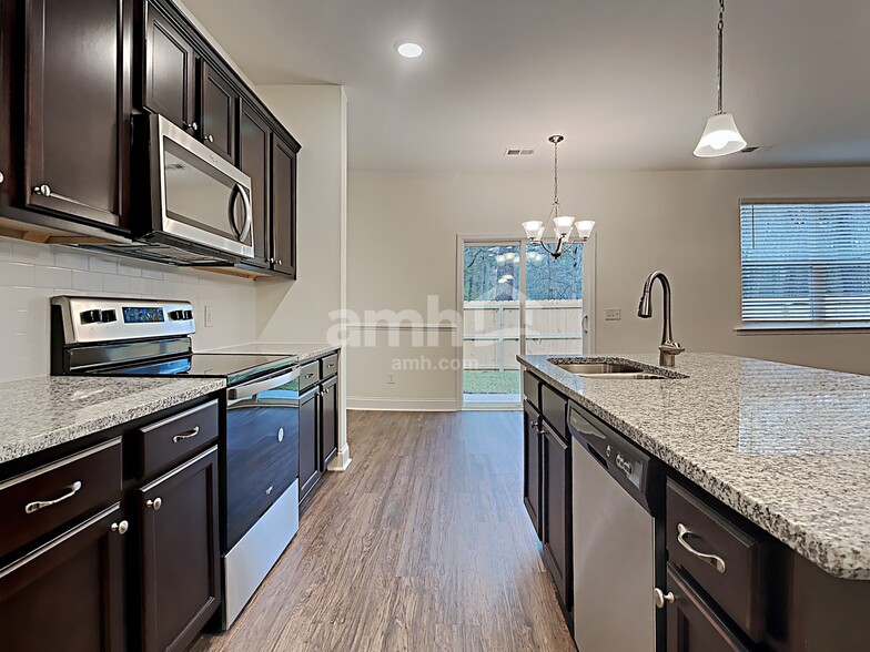 Building Photo - 1833 Produce Ln