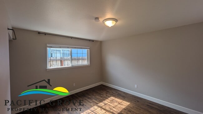 Building Photo - Updated Three Bedroom