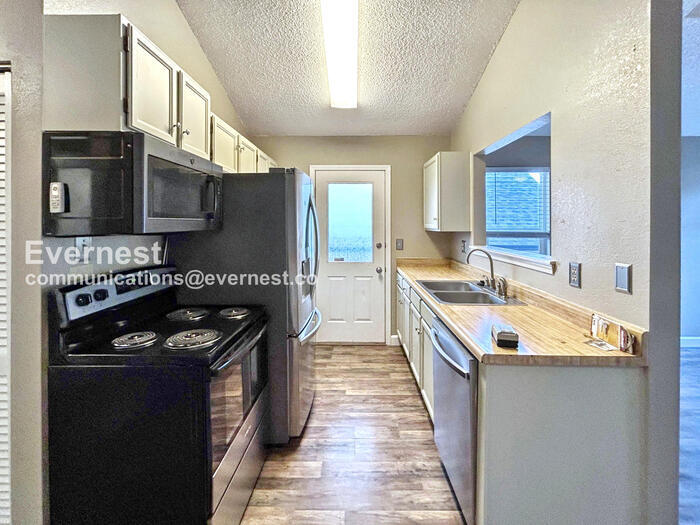 Building Photo - 6655 Lonsdale Dr