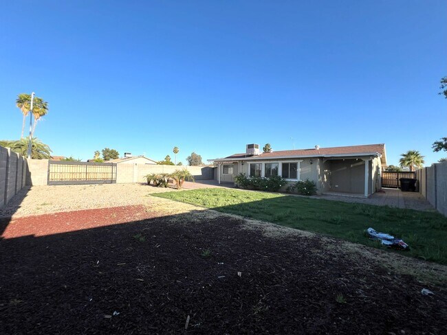 Building Photo - REMODELED 3 BEDROOM PLUS BONUS ROOM/BEDROOM. GREAT BACKYARD