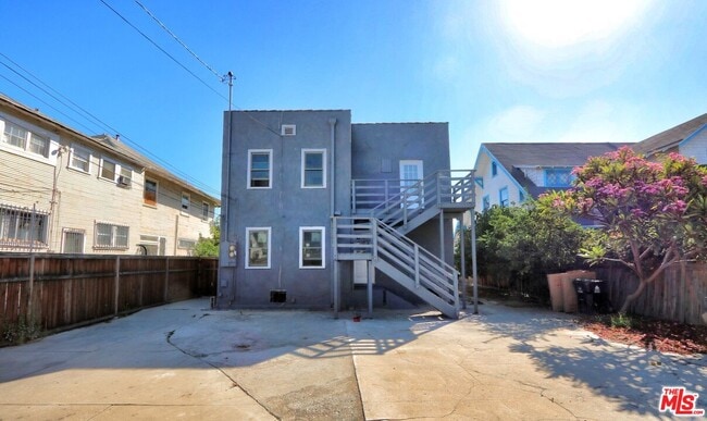 Building Photo - 2309 S Budlong Ave