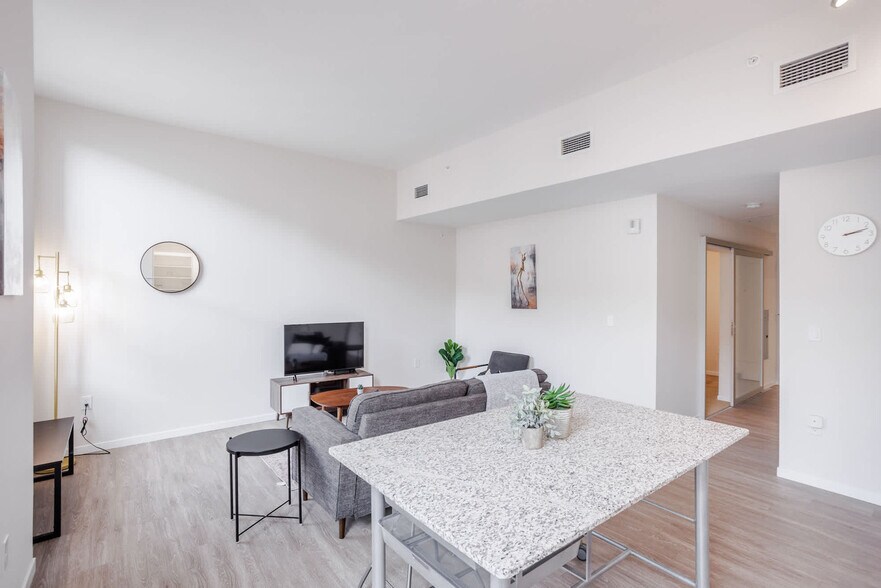 Building Photo - 9-JAN-JAN E 4th St