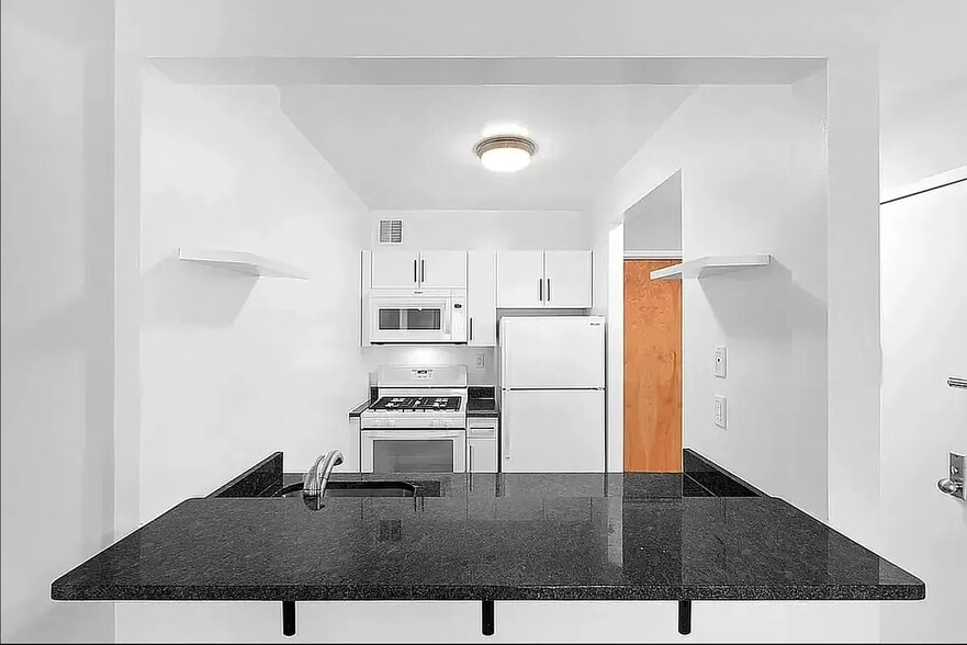 Building Photo - 54 Spring St