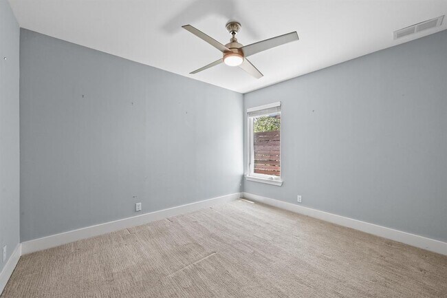 Building Photo - 3310 Bengston St