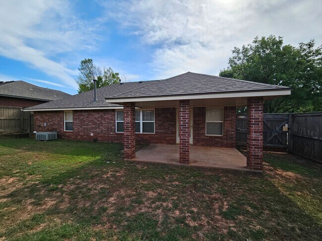 Building Photo - (3) Bed/(2) Bath in Tecumseh Ridge Addition Avail NOW! Pets Negotiable.