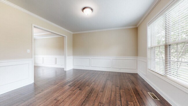 Building Photo - HOUSE FOR RENT