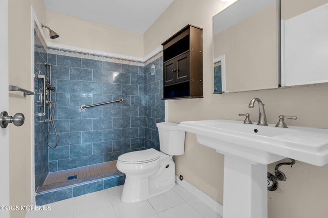 Building Photo - 435 Hancock Pl