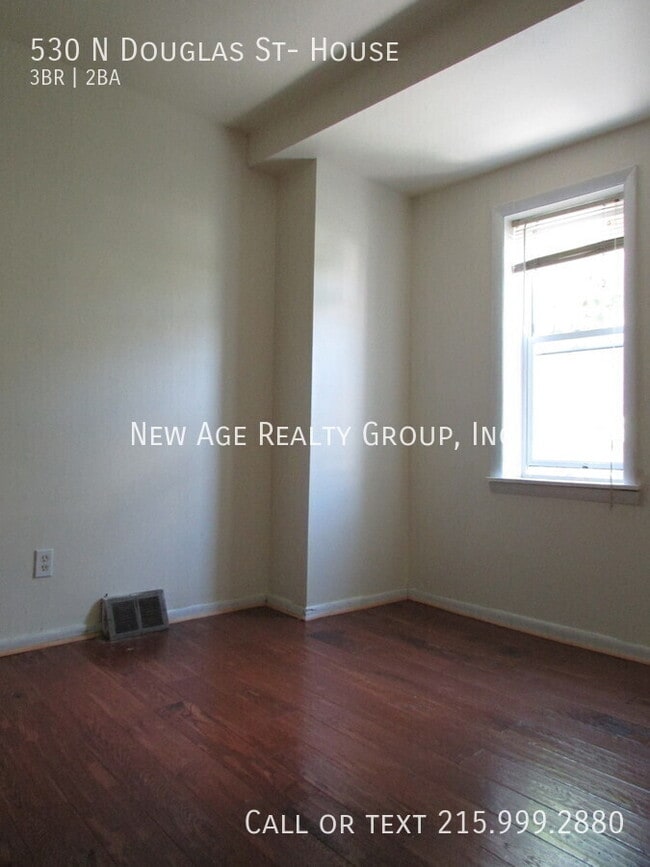 Building Photo - 530 N Douglas St