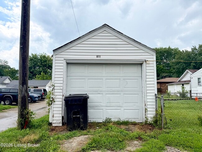 Building Photo - 900 Beecher St