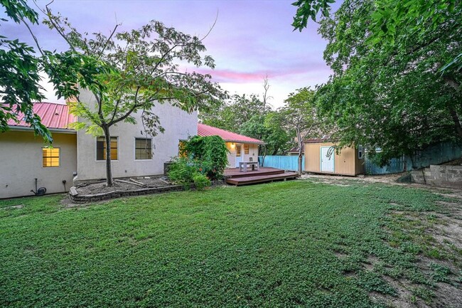 Building Photo - 2405 Bahama Rd