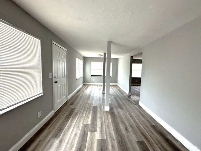 Building Photo - 2117 Mitchell Ct