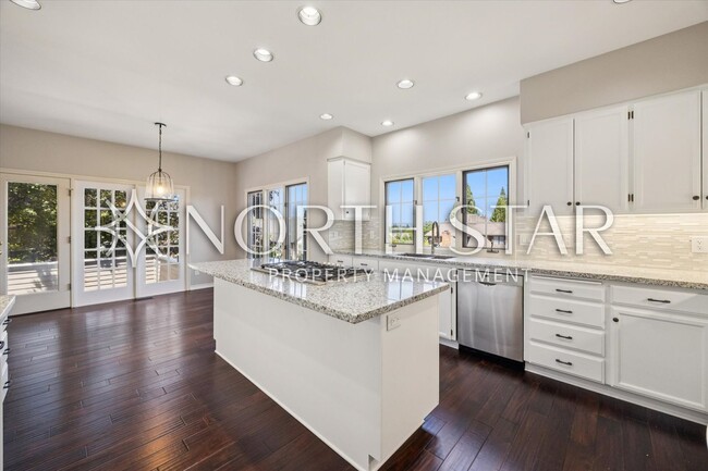 Building Photo - 2055 Ridge Pointe Dr