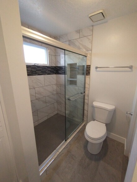 Building Photo - 275 S Valley View Dr