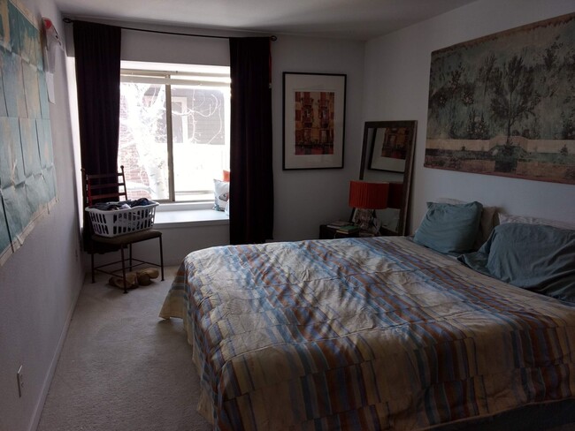 Building Photo - Top Floor South Boulder 2BD/2BA Condo - Av...