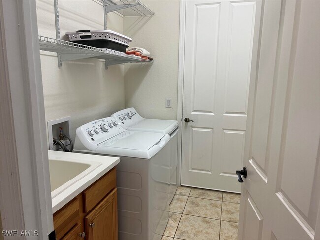 Building Photo - 8670 Mercado Ct
