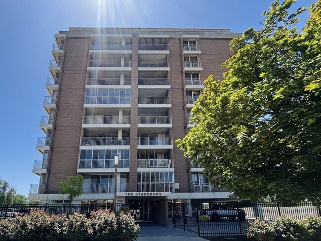 Building Photo - 710 E 200 S