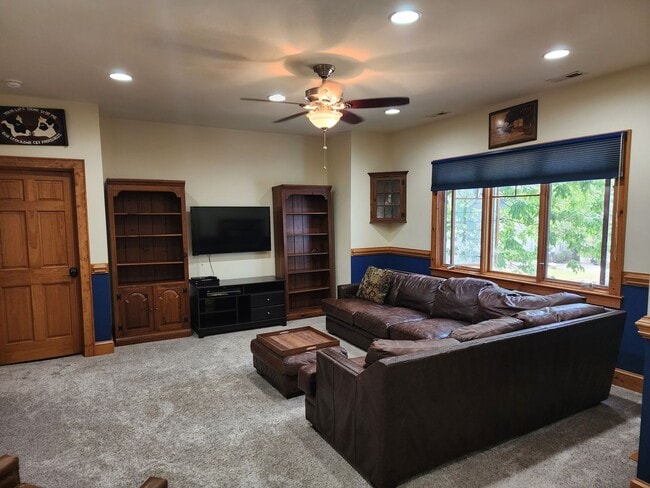 Building Photo - Fully Furnished Lakefront Home