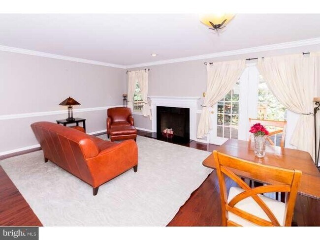 Building Photo - 137 Discovery Ct