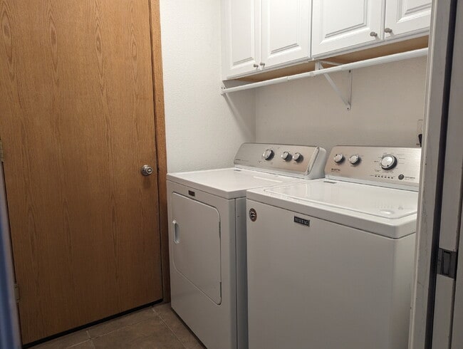 Building Photo - Desirable 3bdrm/3 bath in NW Longmont!