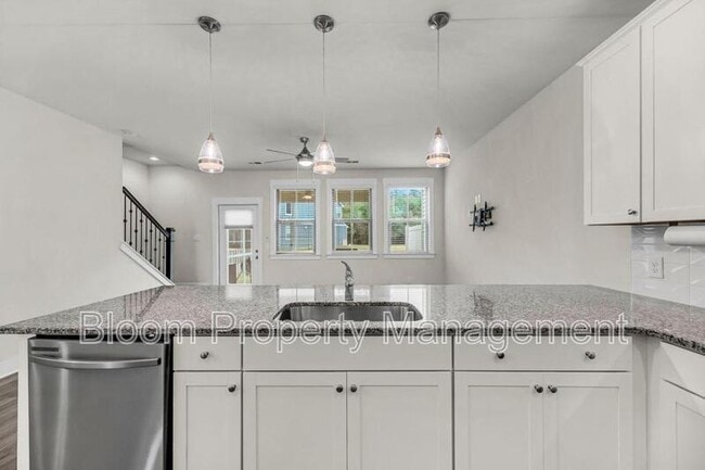 Building Photo - 7770 Park Gate Dr