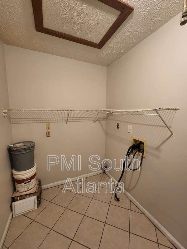 Building Photo - 107 Spring Ct