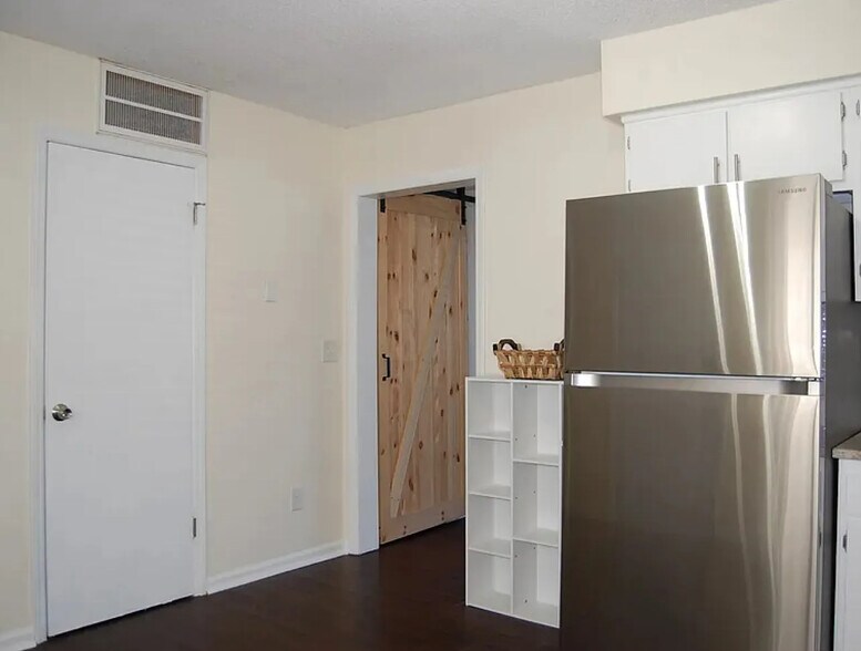 Building Photo - Room in Townhome on Fargo St