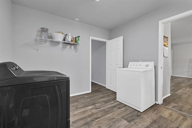 Building Photo - 1429 W Water St