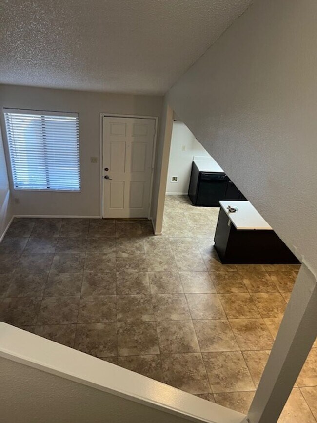 Building Photo - BC817-11