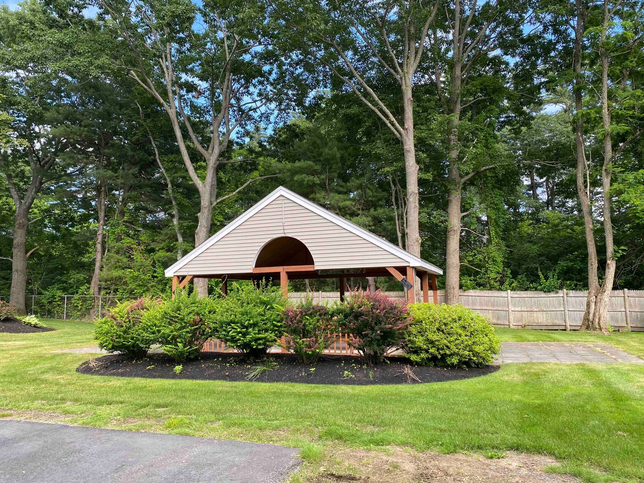 Gazebo with picnic table and grill for all to use - 30 Charter St