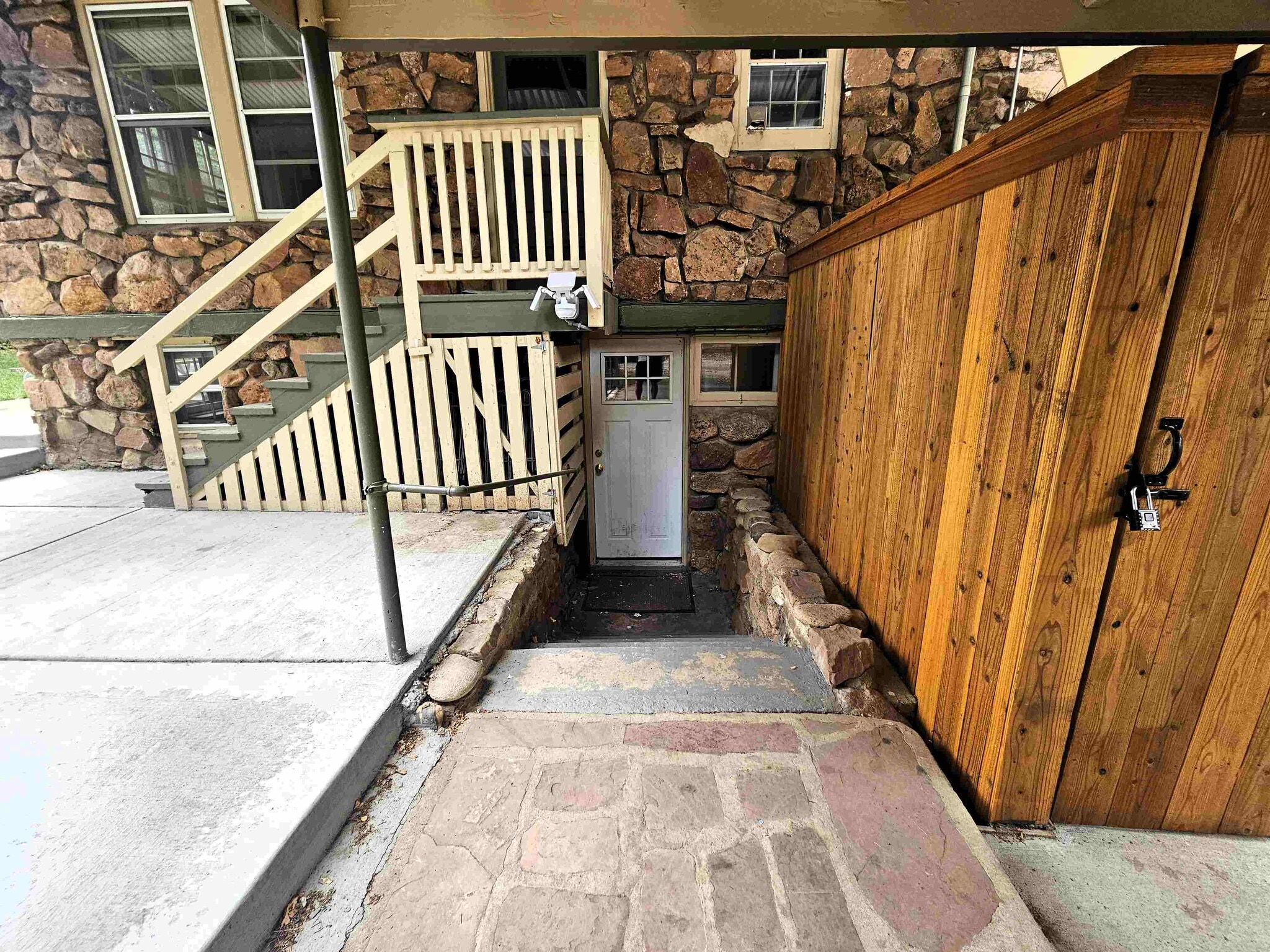 Building Photo - 1032 Lincoln Pl