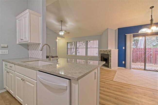 Building Photo - 1007 Markham Ln