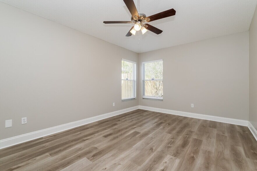 Building Photo - 1540 Chepacket St