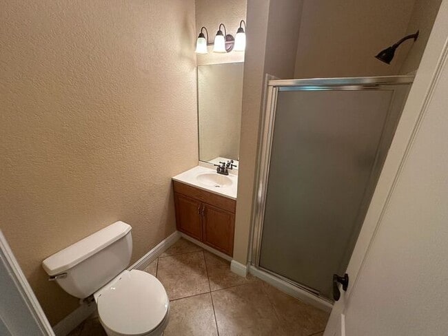 Building Photo - Beautiful 3 bed 3 bath town home