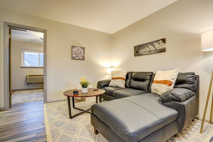 Building Photo - 645 S 94th Pl