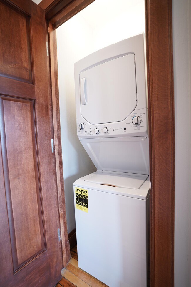 Building Photo - 704 Jefferson St