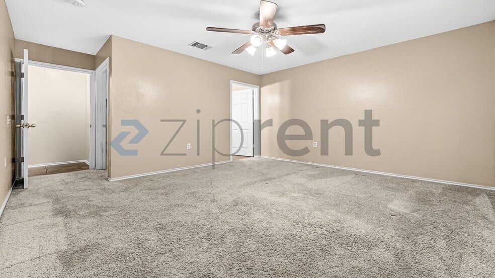 Building Photo - Unit