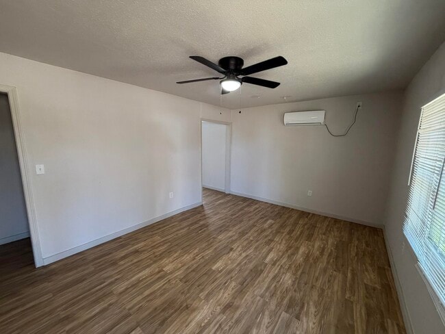 Building Photo - 335 Texas Ave