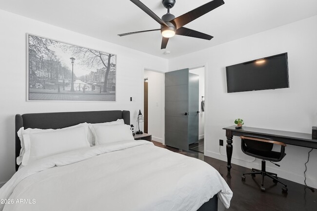 Building Photo - 2812 N 71st Pl