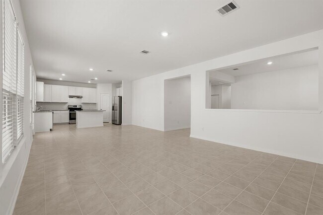 Building Photo - 7611 Royal Oasis Ln