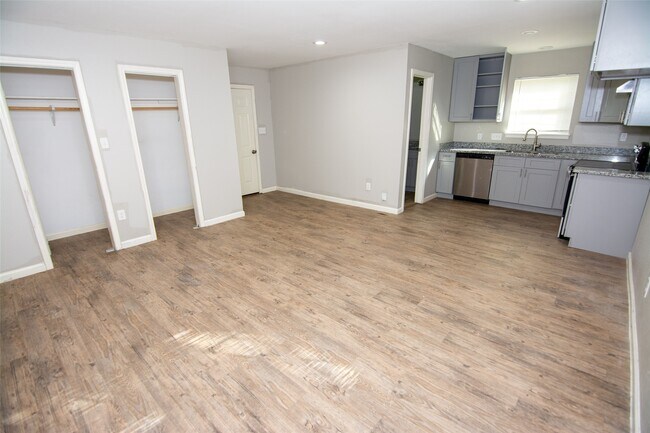 Building Photo - 6818 Cherrydale Dr