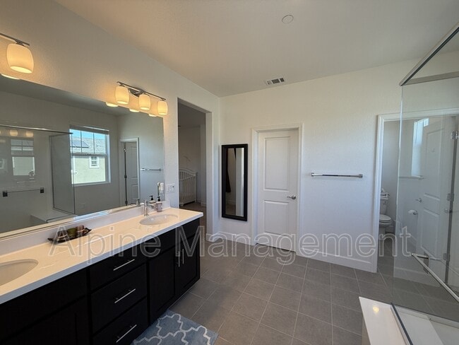 Building Photo - 2062 Cottonwood St