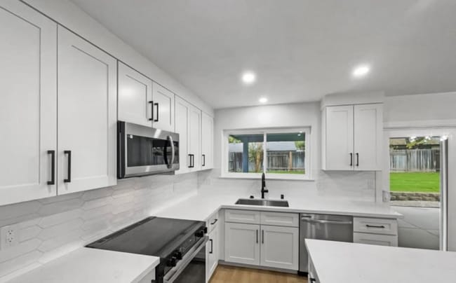 Building Photo - 7948 Summerplace Dr