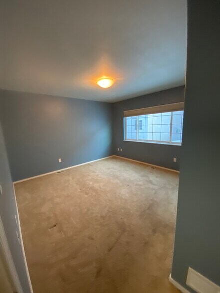 Building Photo - 5568 Sapphire Loop