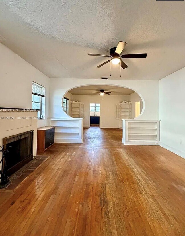 Building Photo - 445 SW 24th Rd