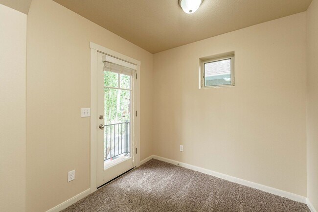 Building Photo - $1000 Year End Savings - Ask Us How! Convenient Location 3 Bedroom 2.5 Bathroom with Fence Back Yard