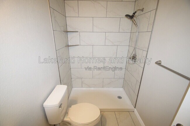 Building Photo - 527 Garden Dr N
